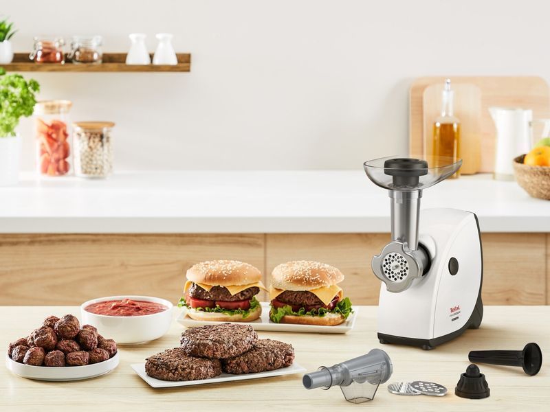 М'ясорубка Tefal HV4, 2000Вт, 2.3кг/хв, 3 решітки, насадка для ковбас, кеббе, томатів, пластик, біло-чорний